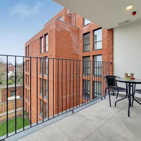 Luxury Harrow Wembley Apartment Exterior photo